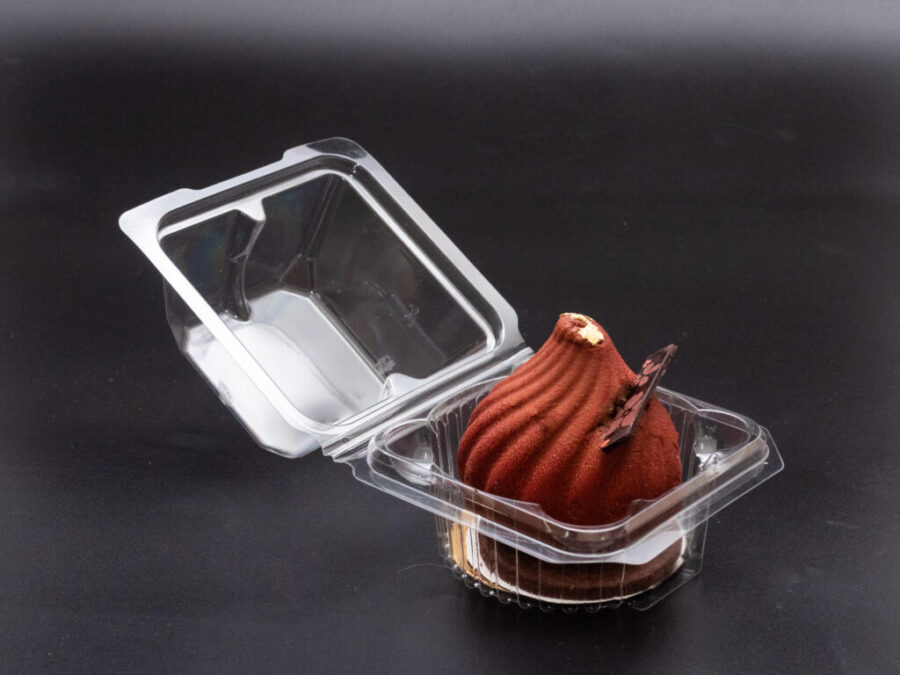 Freezer-Grade Bakery PET Clamshells with Muffins
